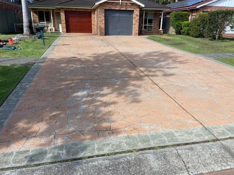 Central Coast Spray On were tasked with modernising this faded driveway.