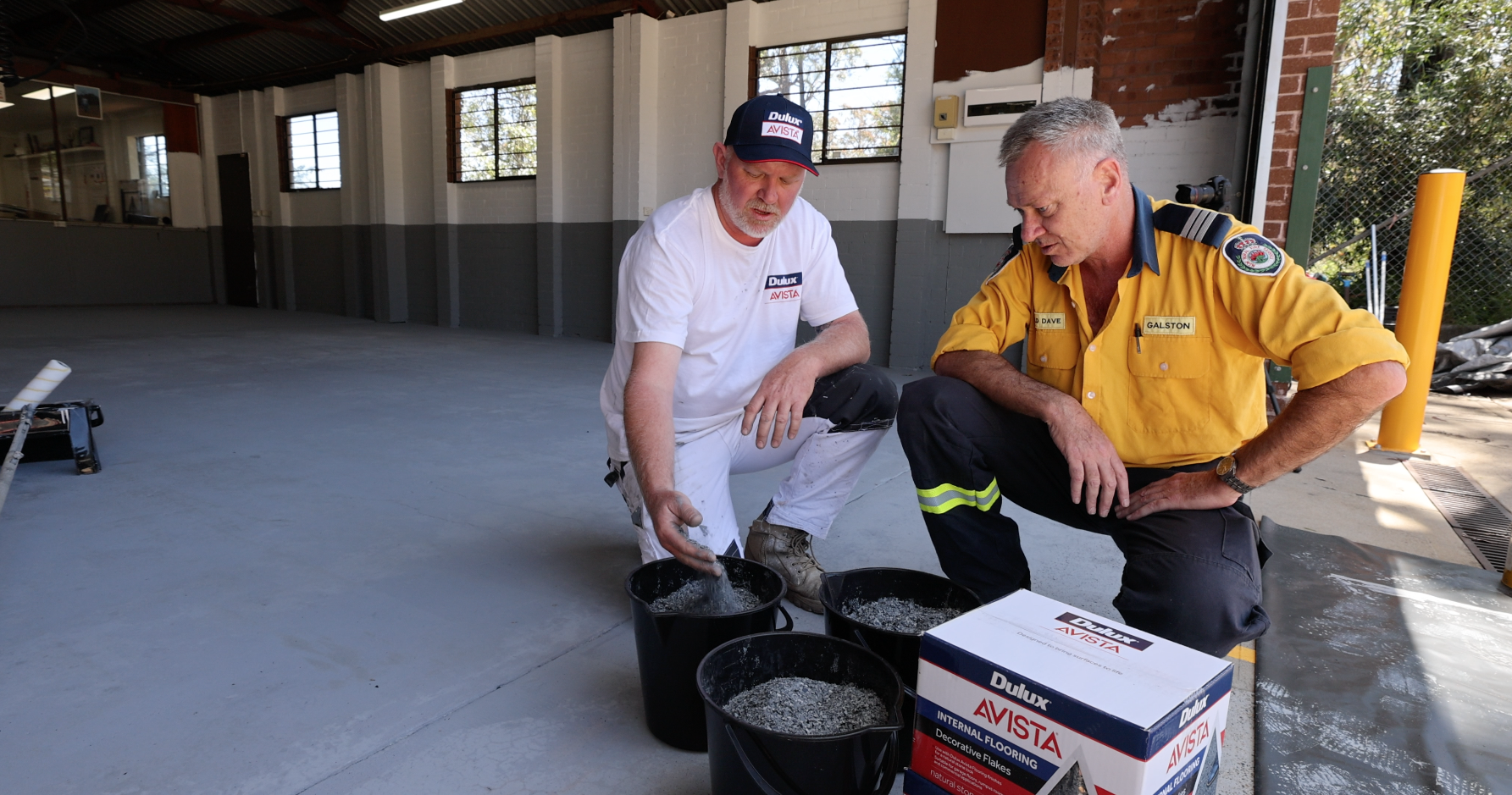 Getting ready to apply Dulux Avista Decorative Flakes.