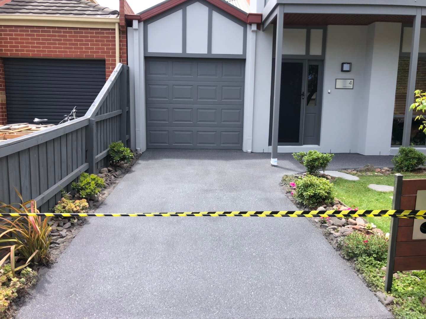 Dynamic Concrete Resurfacing in Melbourne’s northern suburbs laid this textured driveway in intricate grey tones that perfectly complement the exterior colours of the home.
