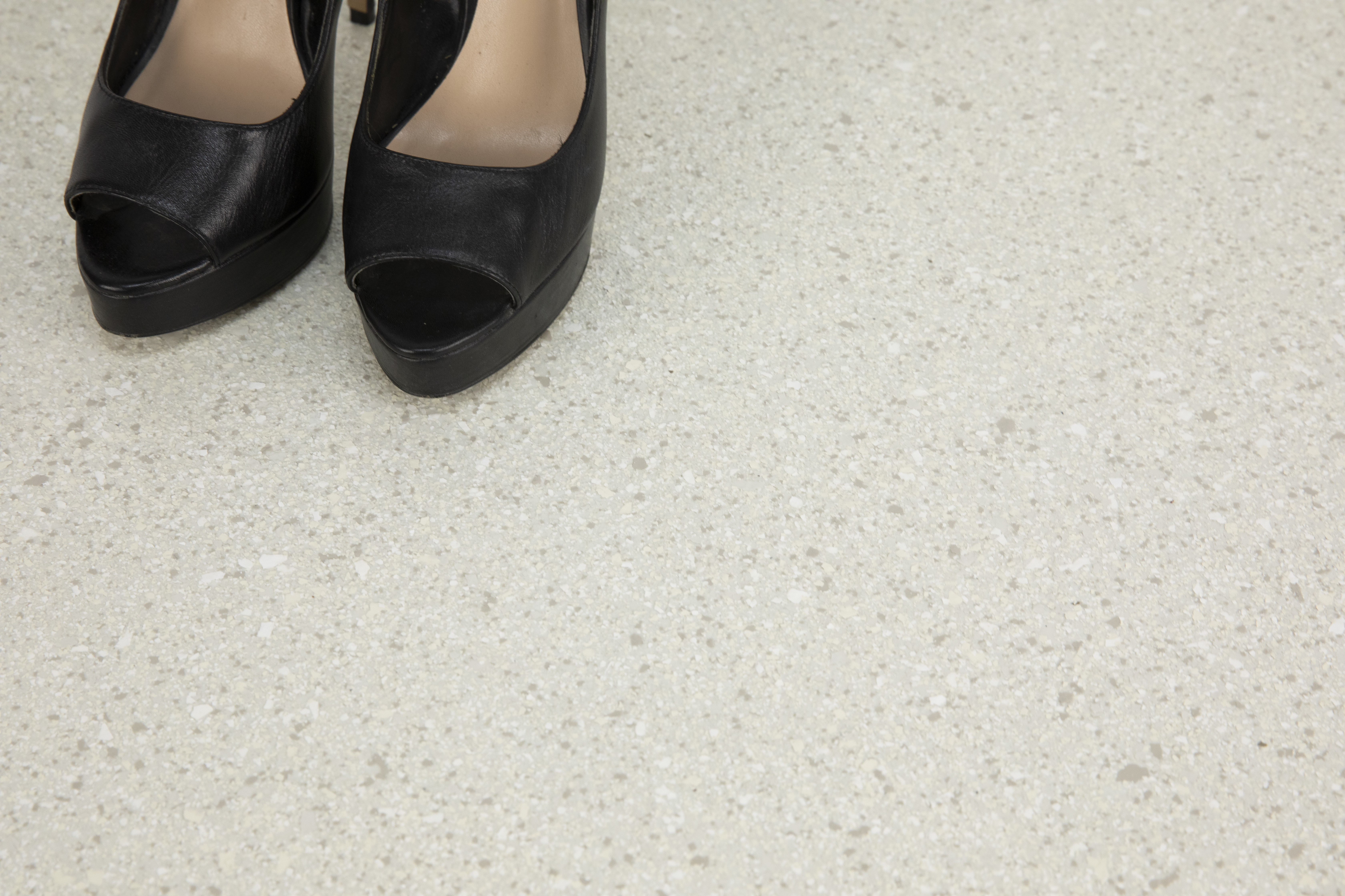 Natural Stone Looks Flakes in Swan on a Chris White base.