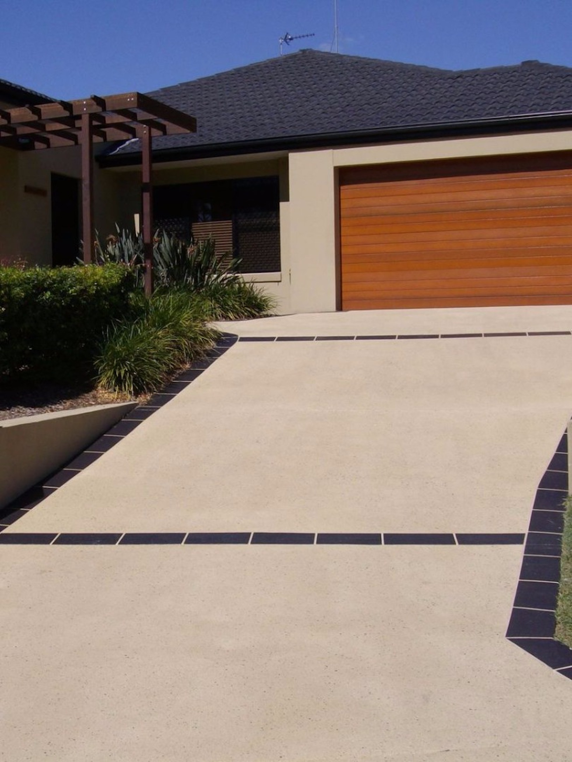 How Much Can I Save By Resurfacing My Driveway how-much-can-i-save-by-resurfacing-my-driveway