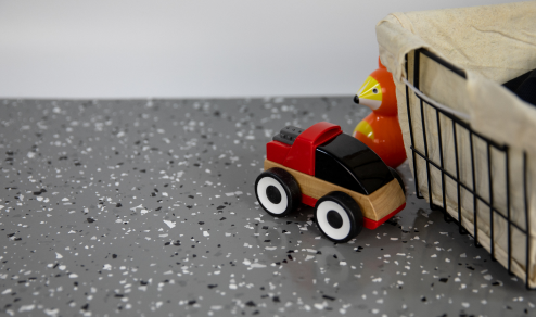 Decorative Flake Flooring in Deep Granite